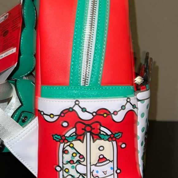 NWT LOUNGEFLY Hello Kitty & Friends Mini BackpackChristmas - Picture 4 of 6